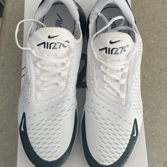 Nike Shoes - Women’s Nike Air 270